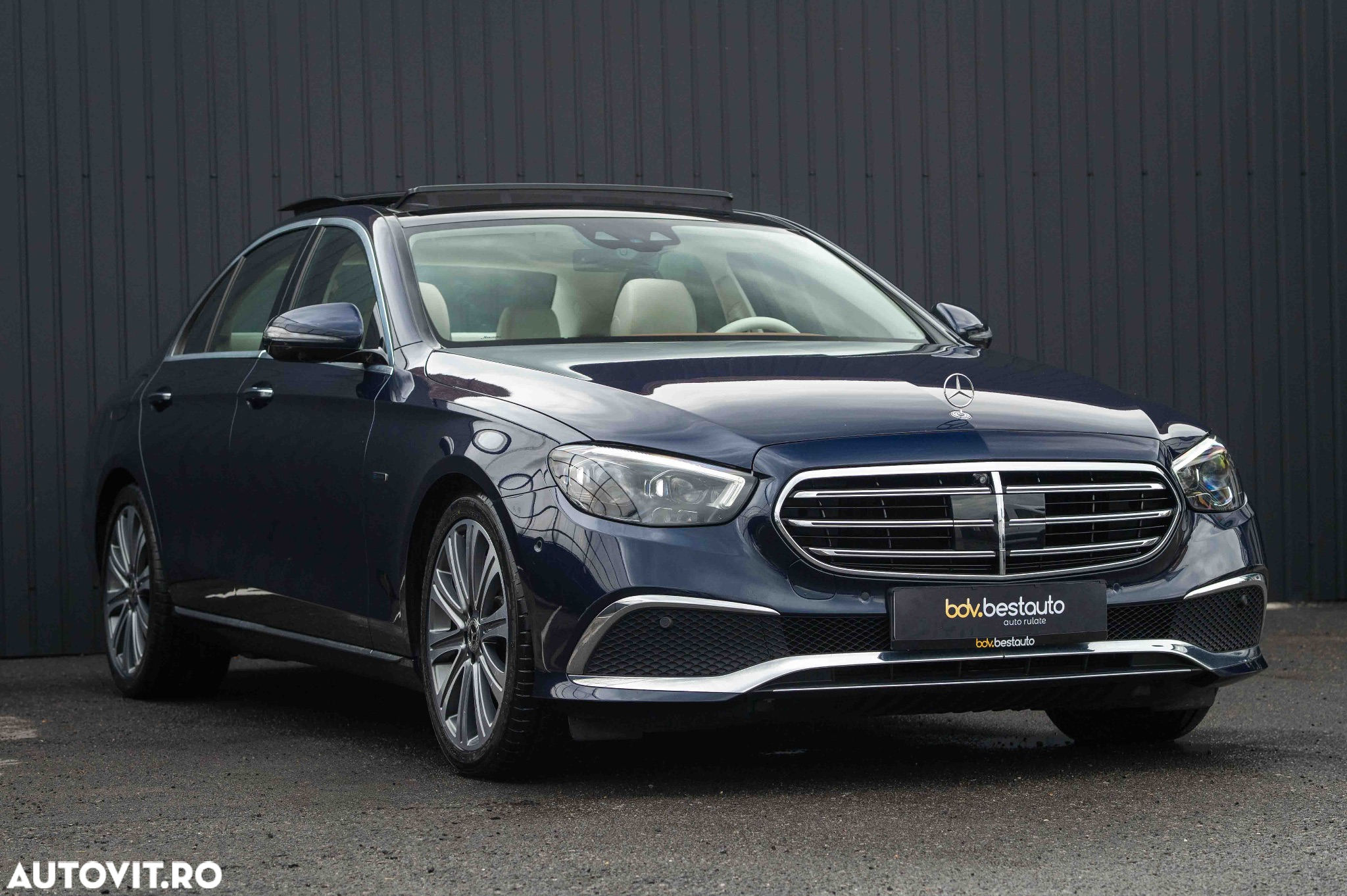 Mercedes-Benz E 300e 4Matic 9G-TRONIC Edition AVANTGARDE - 31