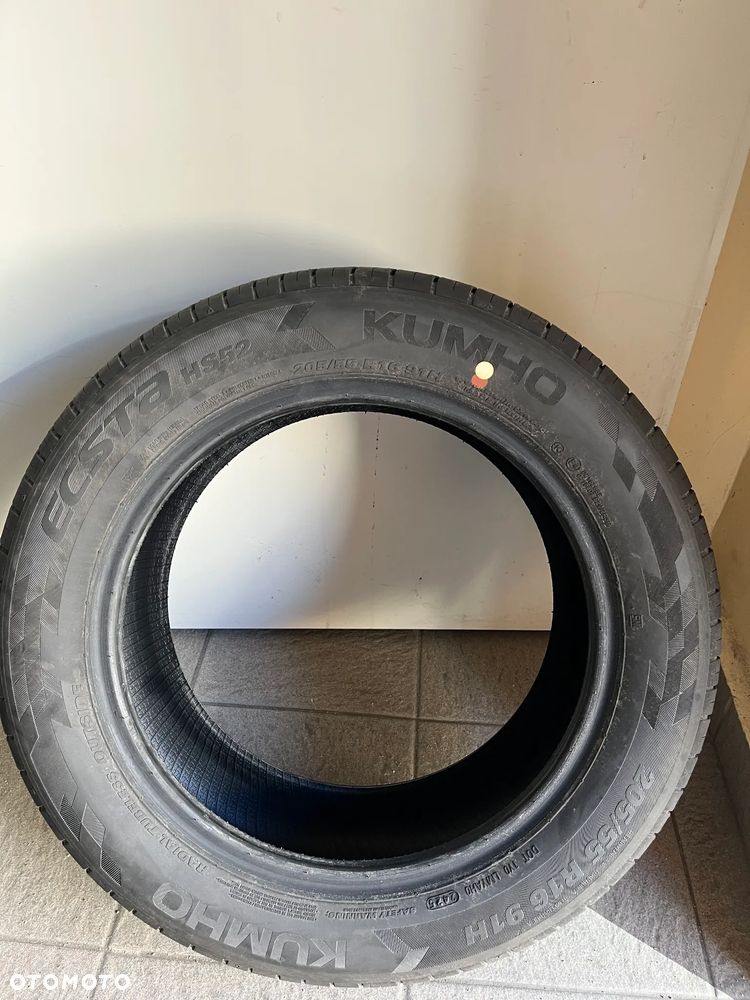 Opony Letnie KUMHO ECSTA HS52, 4 szt. – rok produkcji 2025 (zmienione na zimowe w salonie w dniu zakupu samochodu). - 1