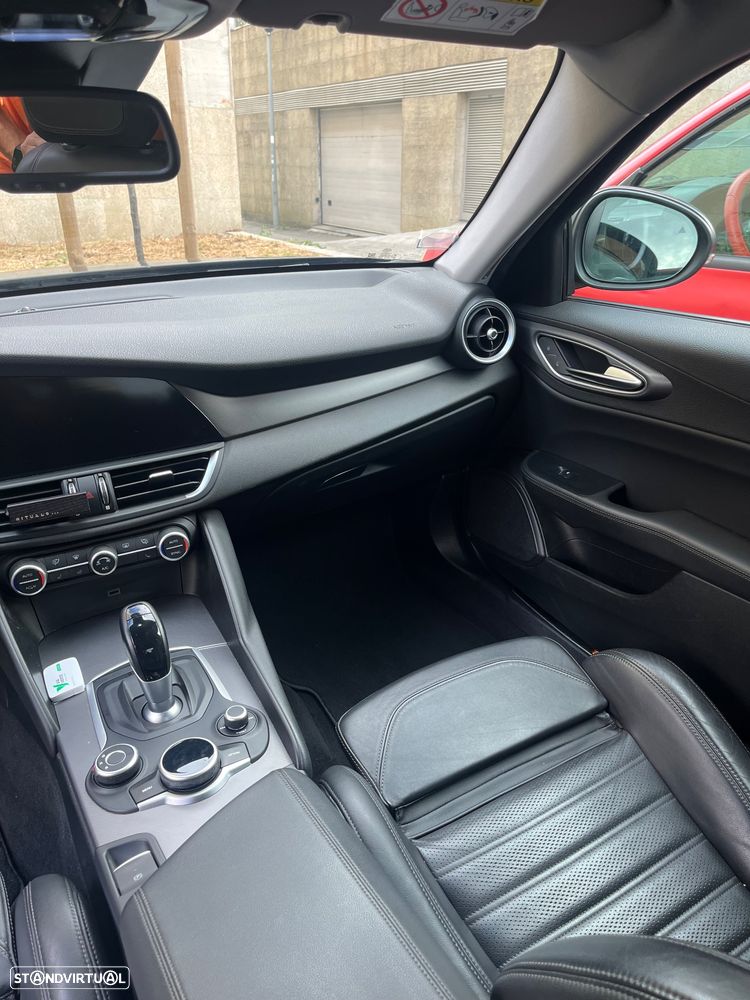 Alfa Romeo Giulia 2.2 D Veloce Q4 AT8 - 10