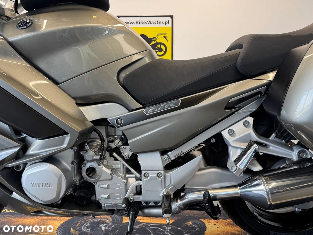Yamaha FJR - 24