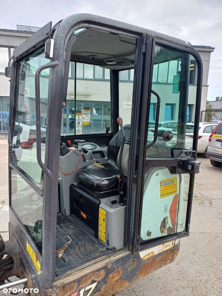 Bobcat E17 - 13