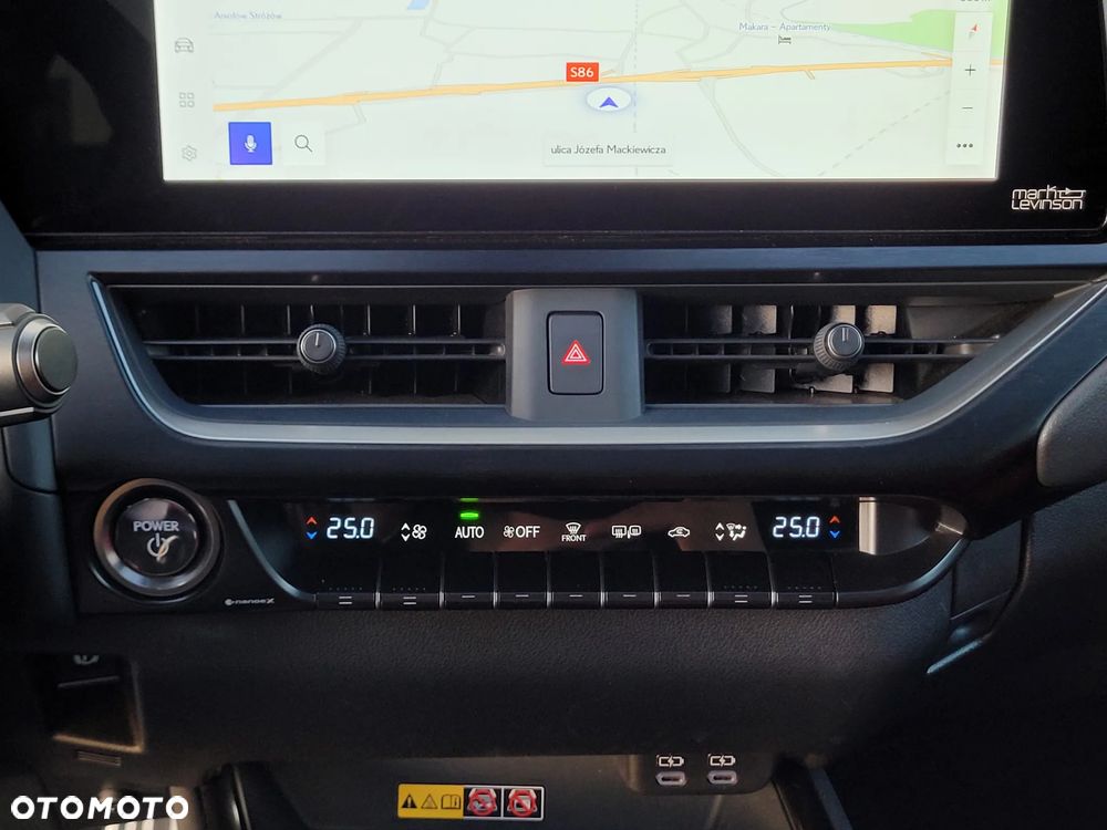 Lexus UX 250h F Sport AWD - 24