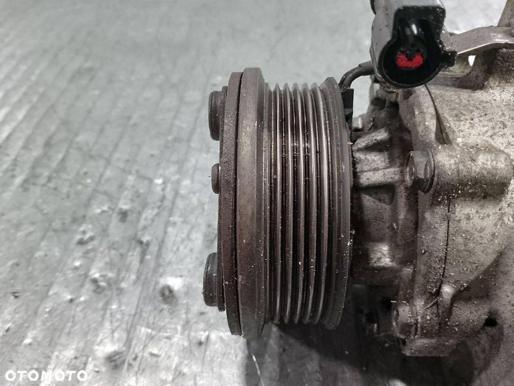 POMPA, SPRĘŻARKA KLIMATYZACJI FORD FIESTA MK7 5S51-19D629-AA TRSA05 1.3 8V - 7