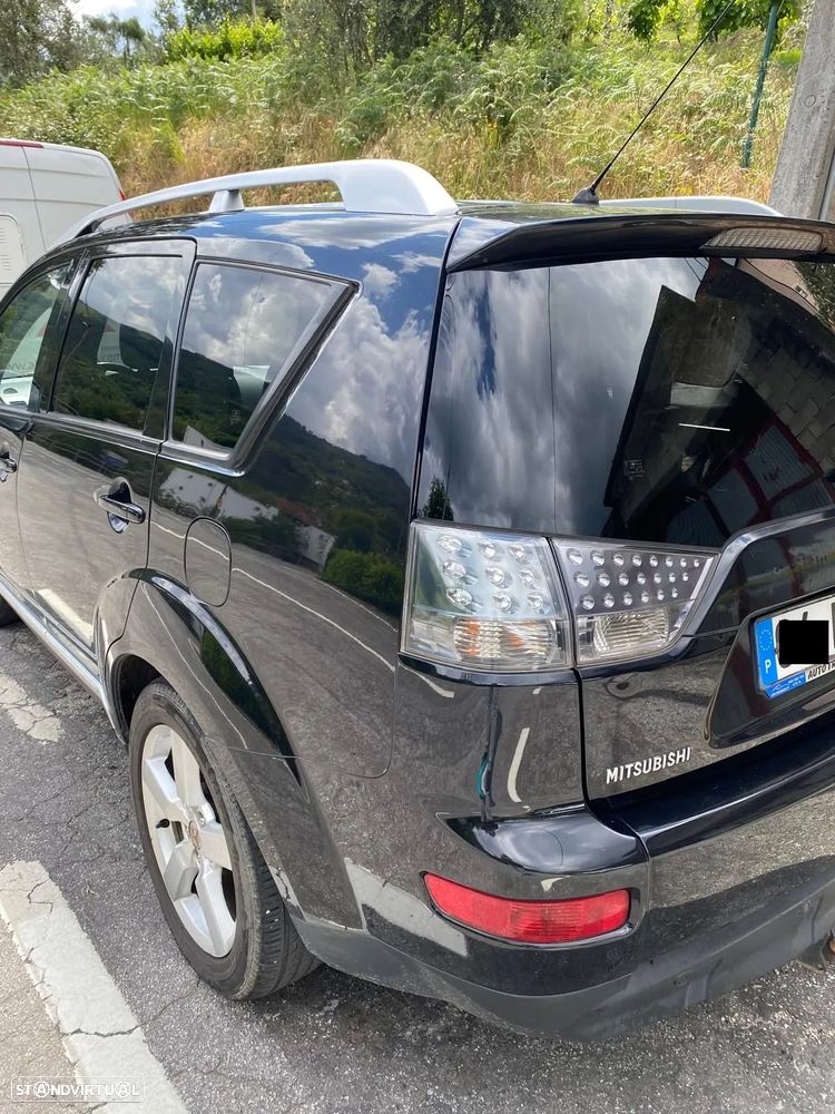 Mitsubishi Outlander 2.0 DI-D SW 4WD - 2
