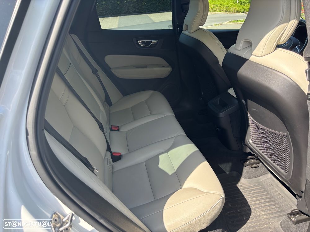 Volvo XC 60 2.0 D3 Momentum Plus - 10