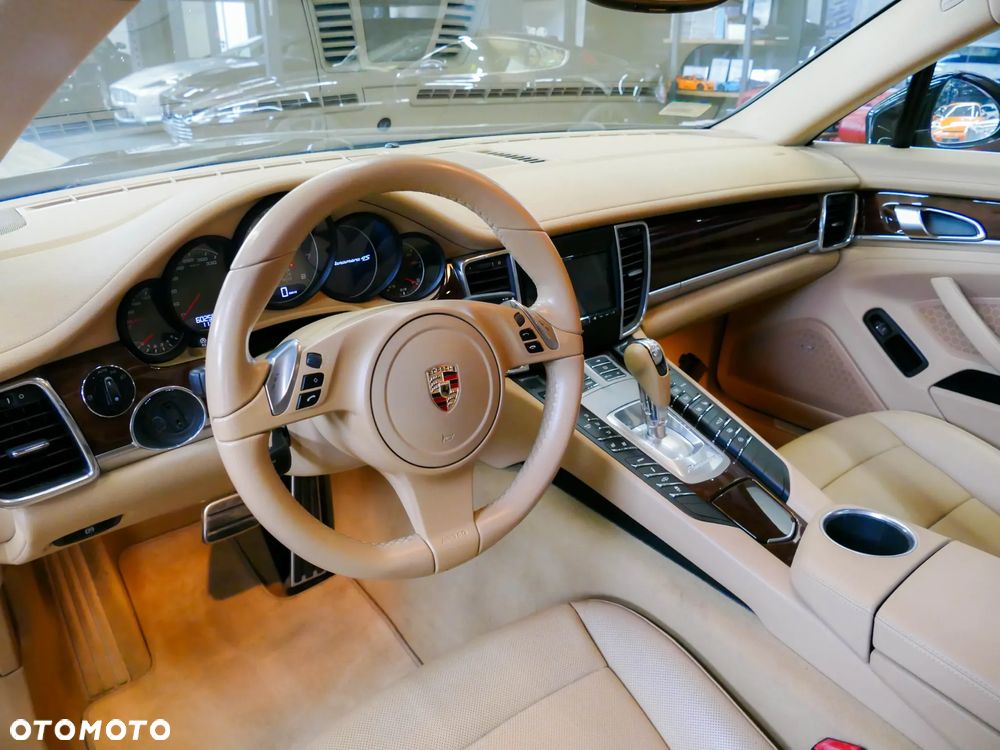 Porsche Panamera 4S PDK - 9
