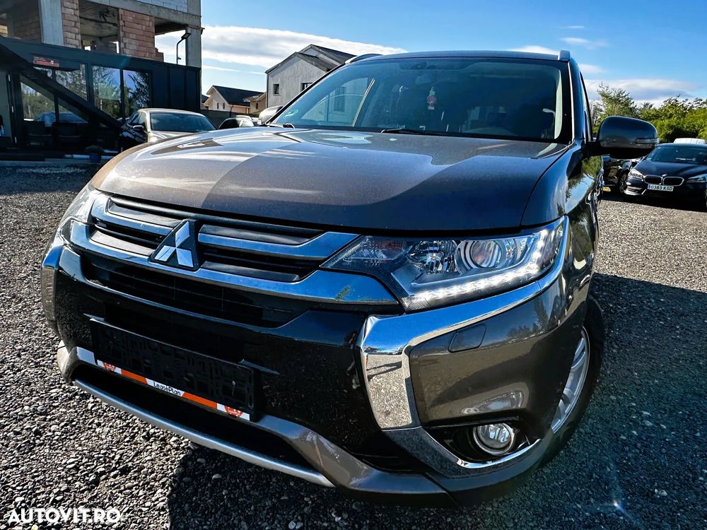 Mitsubishi Outlander 2.0 4WD Plug-In Hybrid Top
