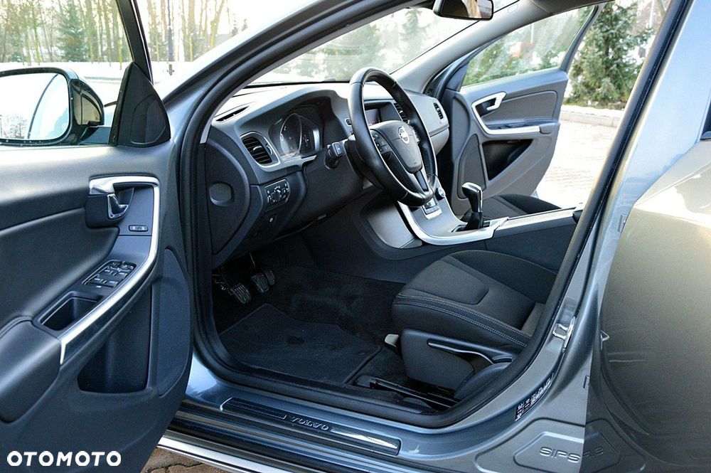 Volvo V60 Cross Country D3 Drive-E Momentum - 22