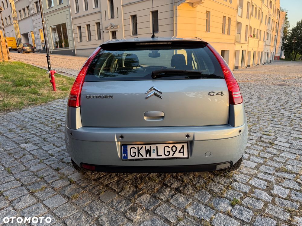 Citroën C4 1.6 16V Confort - 5