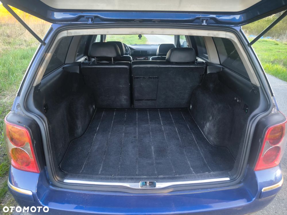 Volkswagen Passat 1.9 TDI Highline - 10