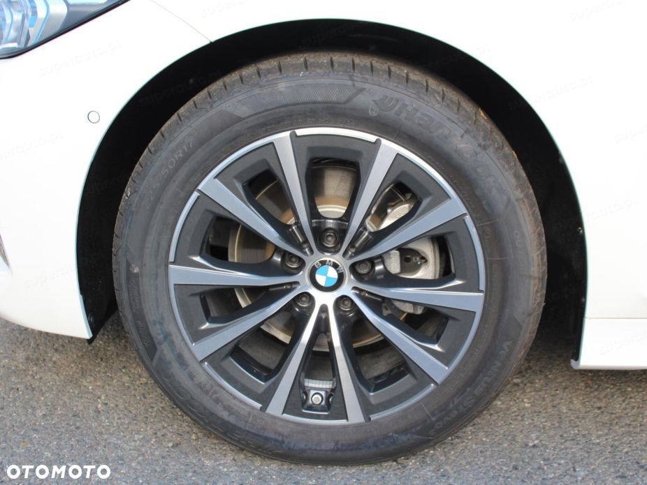 BMW Seria 3 320i xDrive - 13