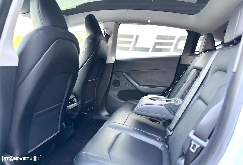 Tesla Model Y Long Range Dual Motor AWD - 26