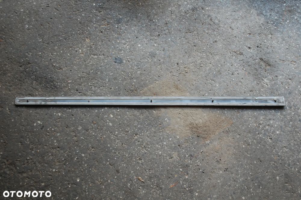 LISTWA DRZWI LEWY LUB PRAWY PRZÓD ŚRODKOWA ZEWNĘTRZNA LY7Q 8E0853953 8E0853954 AUDI A4 B6 LY1X/ LY5K/ LY9B - 2