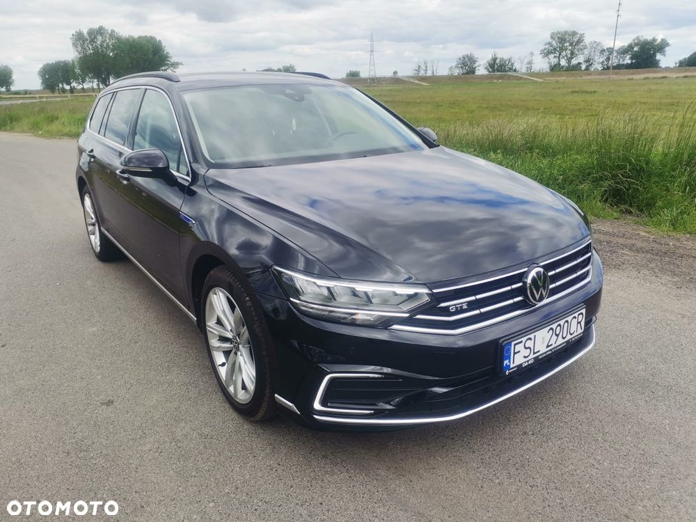 Volkswagen Passat - 1