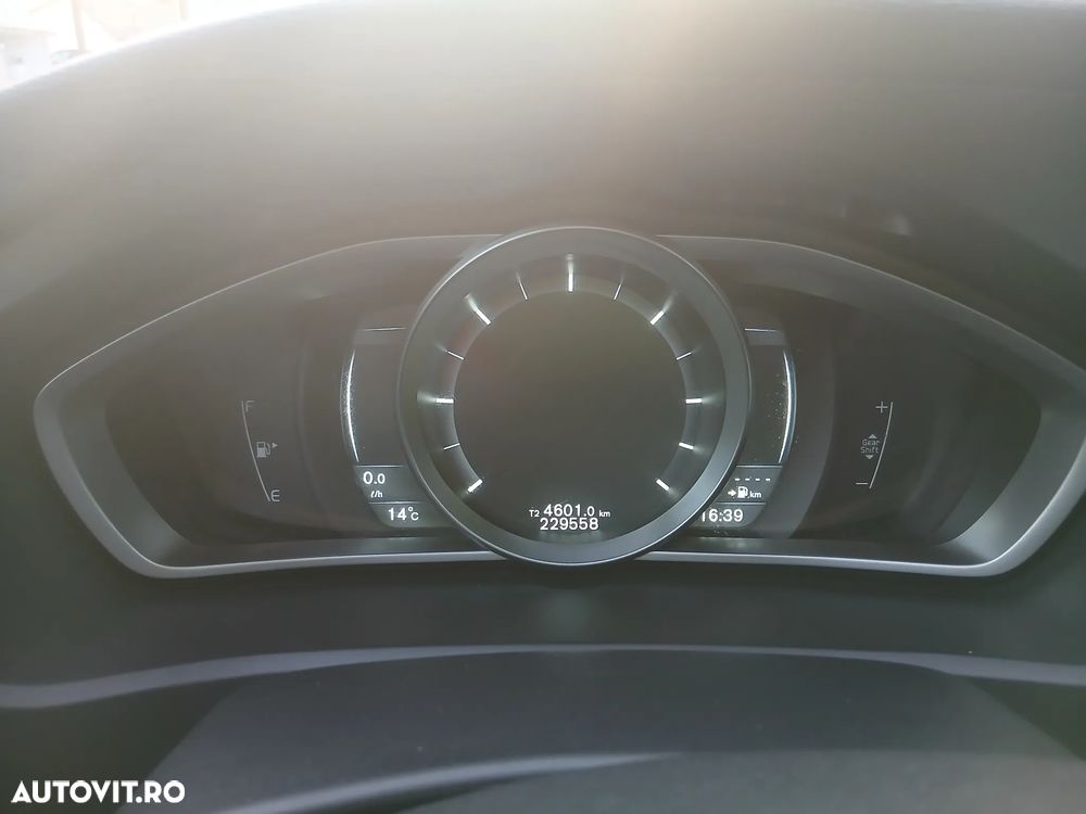 Volvo V40 D2 Momentum - 9