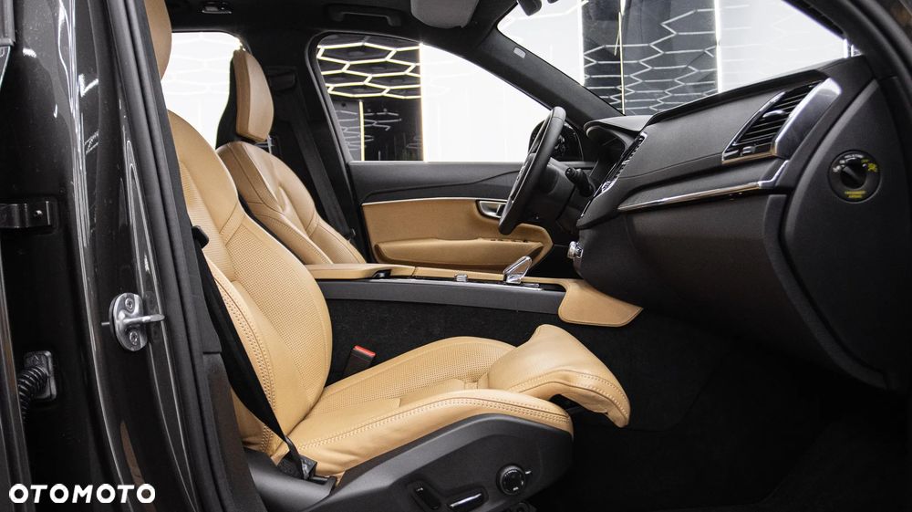 Volvo XC 90 T8 AWD Plug-In Hybrid Plus Dark 7os - 23