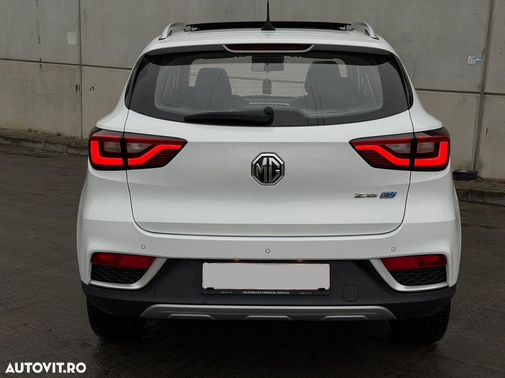 MG ZS EV Luxury - 4