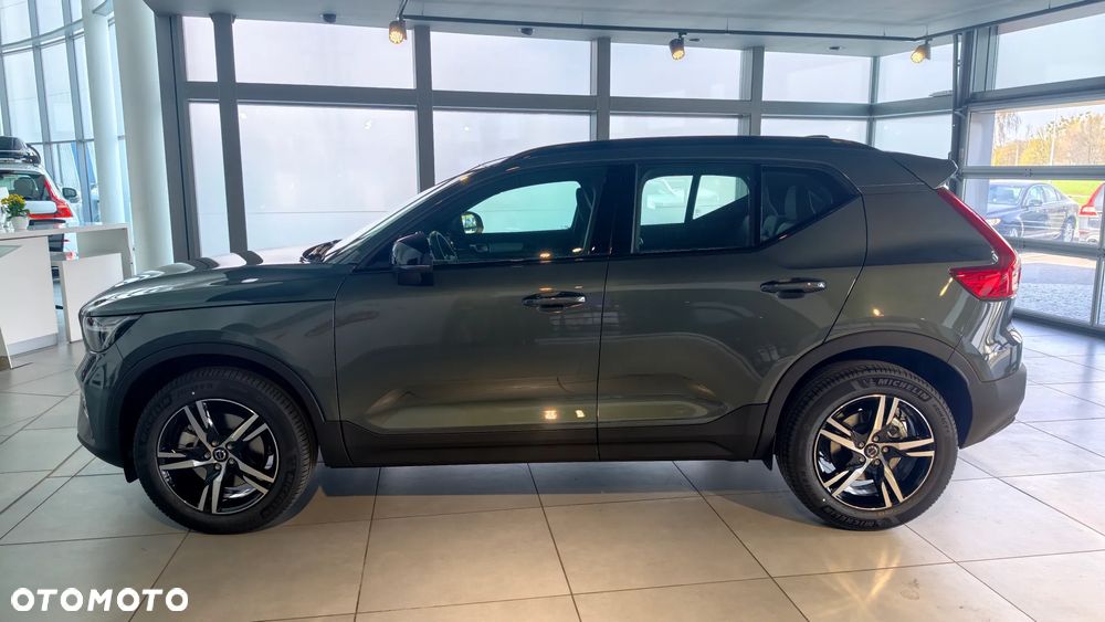 Volvo XC 40 B3 Plus Dark - 2