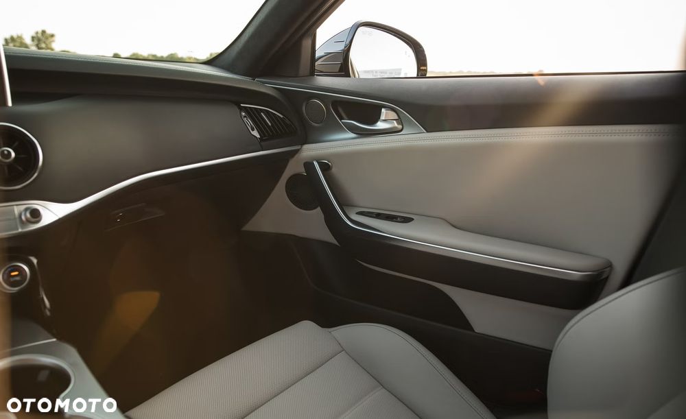 Kia Stinger 3.3 T-GDI AWD GT - 16
