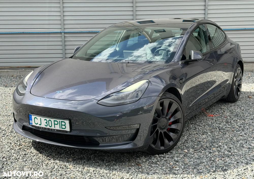 Tesla Model 3 Performance - 2