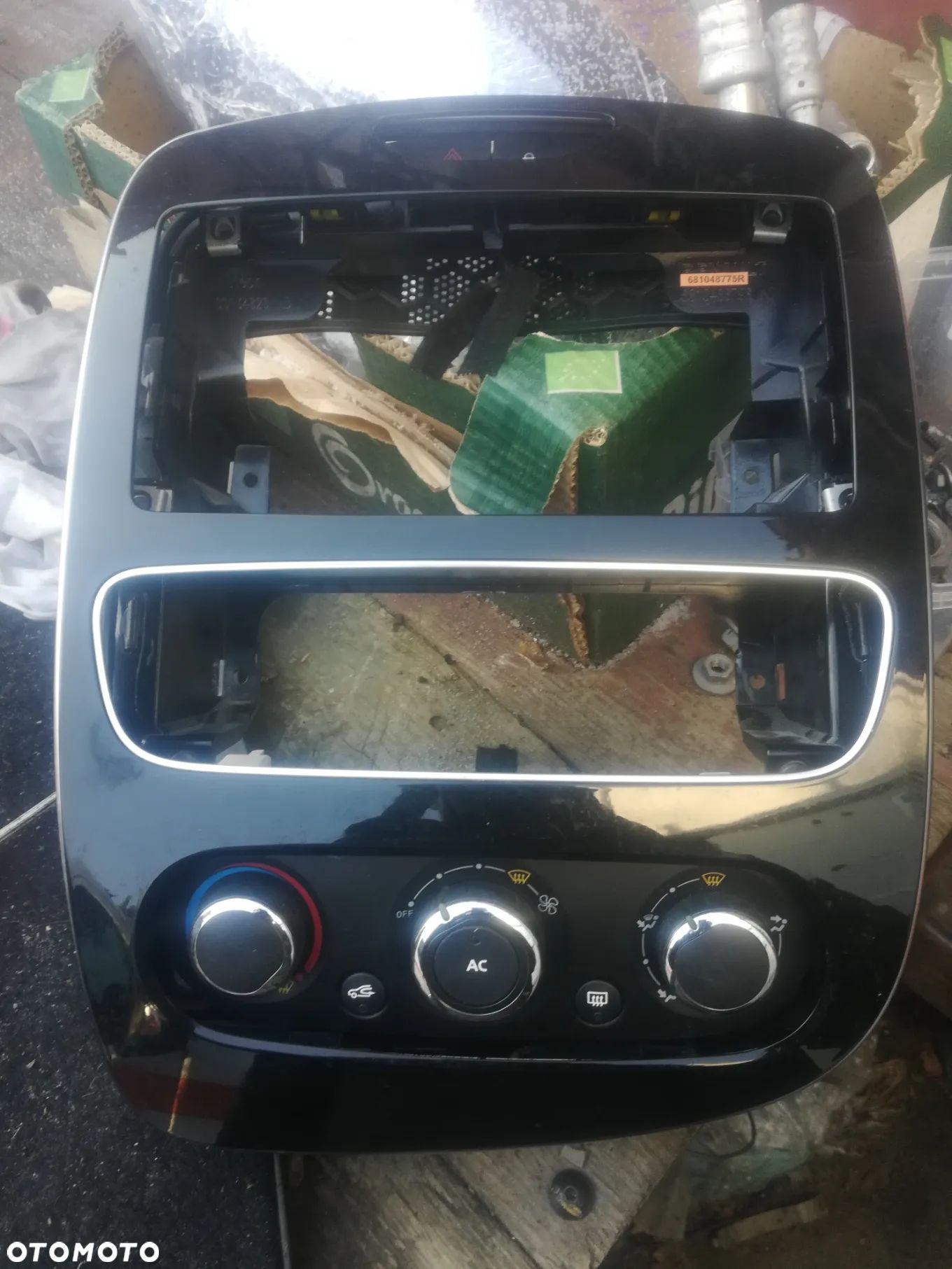 RAMKA RADIA NAWIGACJI RENAULT CAPTUR - 1