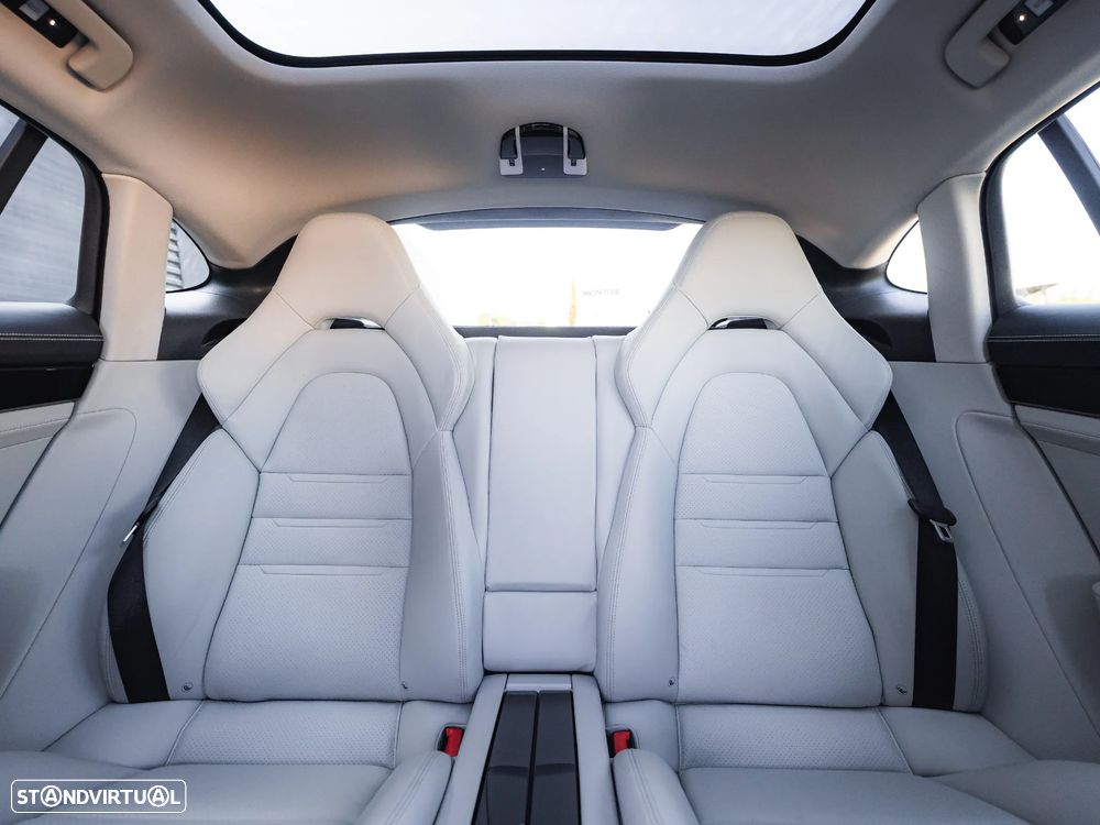 Porsche Panamera 4 E-Hybrid - 28
