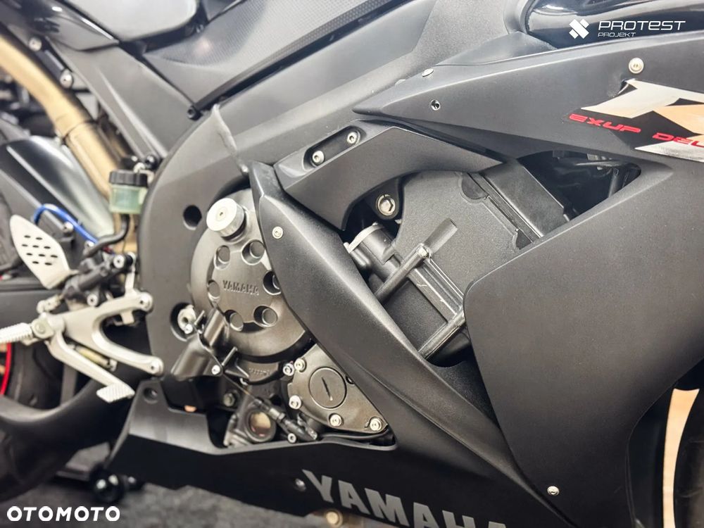 Yamaha R1 - 5