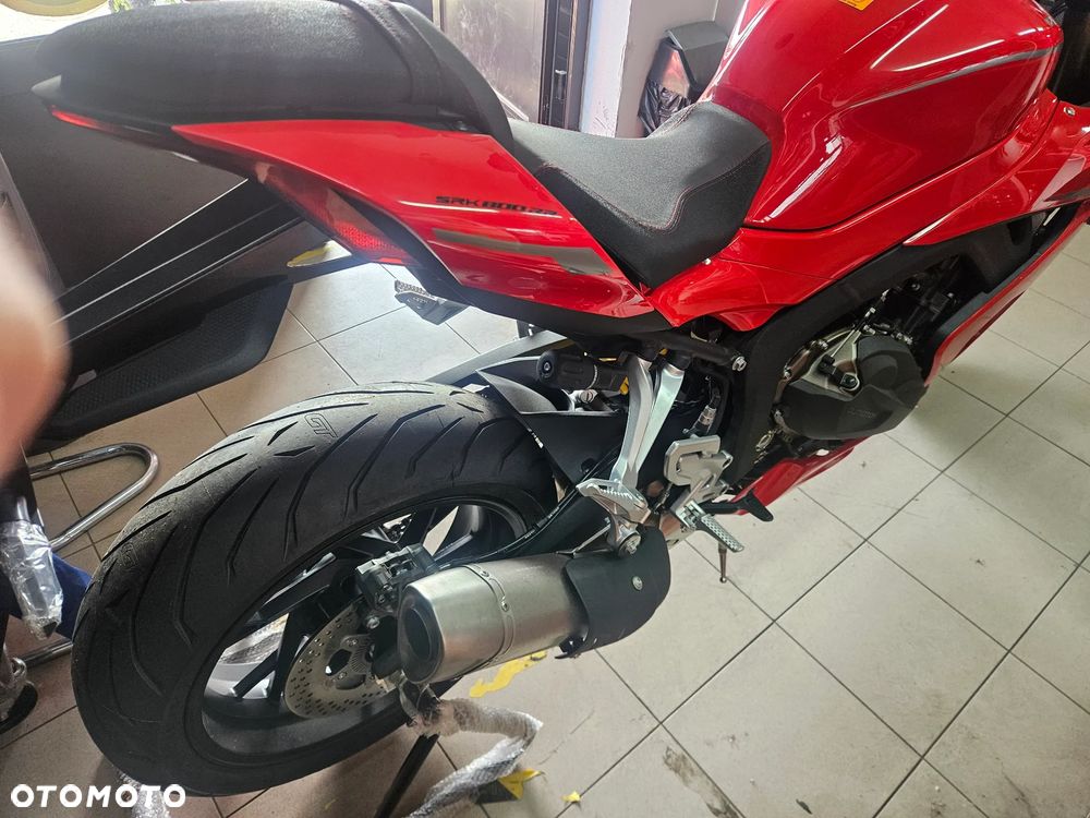 QJMOTOR SRK 800RR - 14