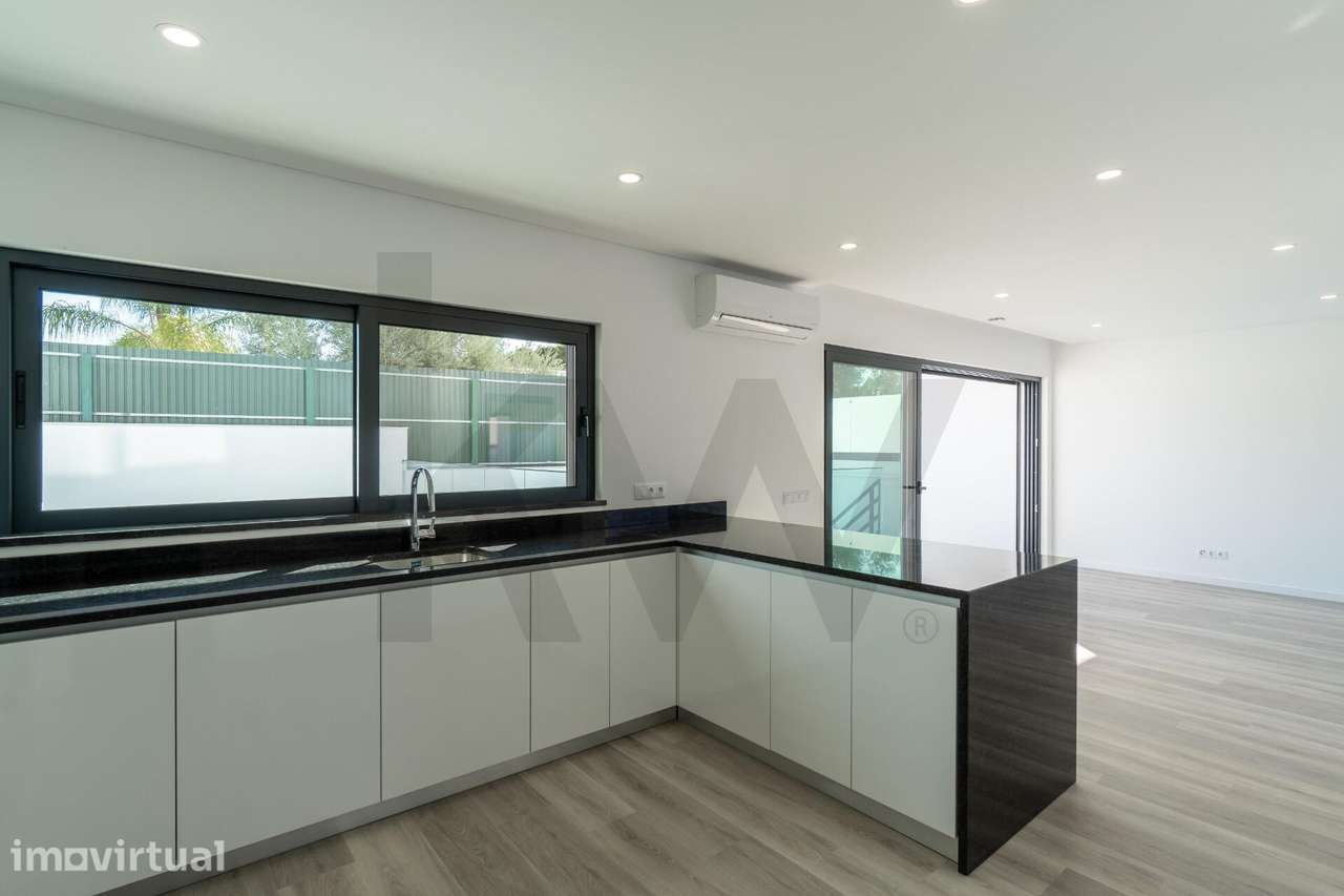 Moradia Nova T3+1 nas Gambelas — 889.000€ - Grande imagem: 5/38
