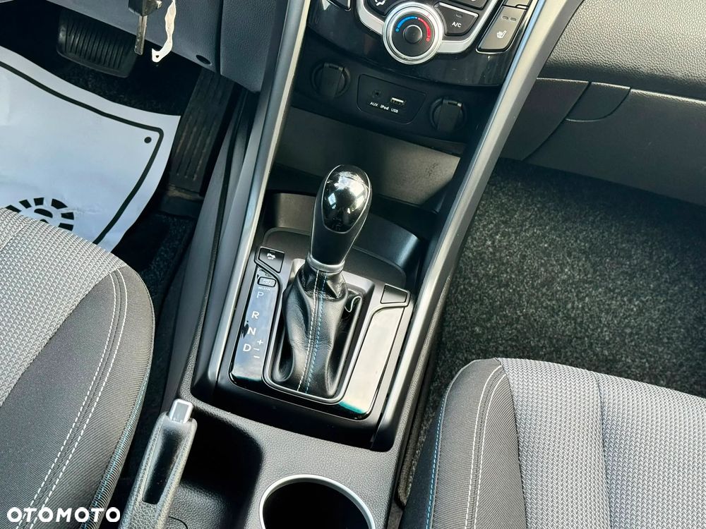 Hyundai i30 blue Kombi 1.6 CRDi DCT Passion - 21