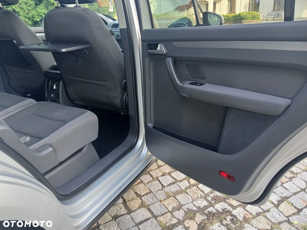 Volkswagen Touran - 36