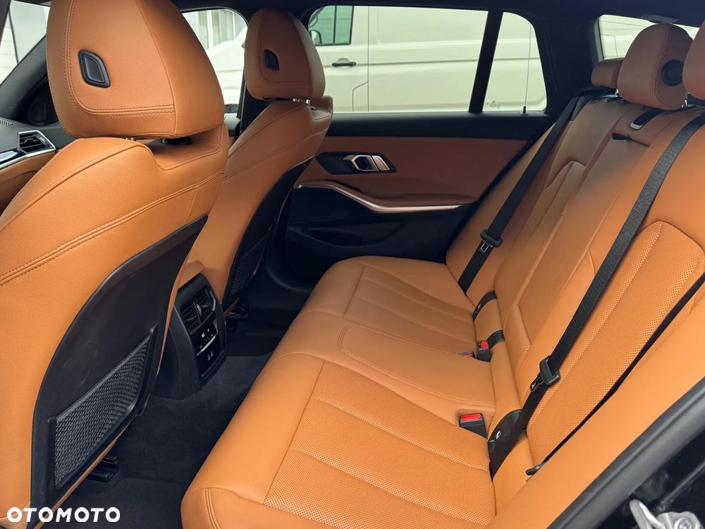 BMW Seria 3 330i xDrive Sport Line - 24