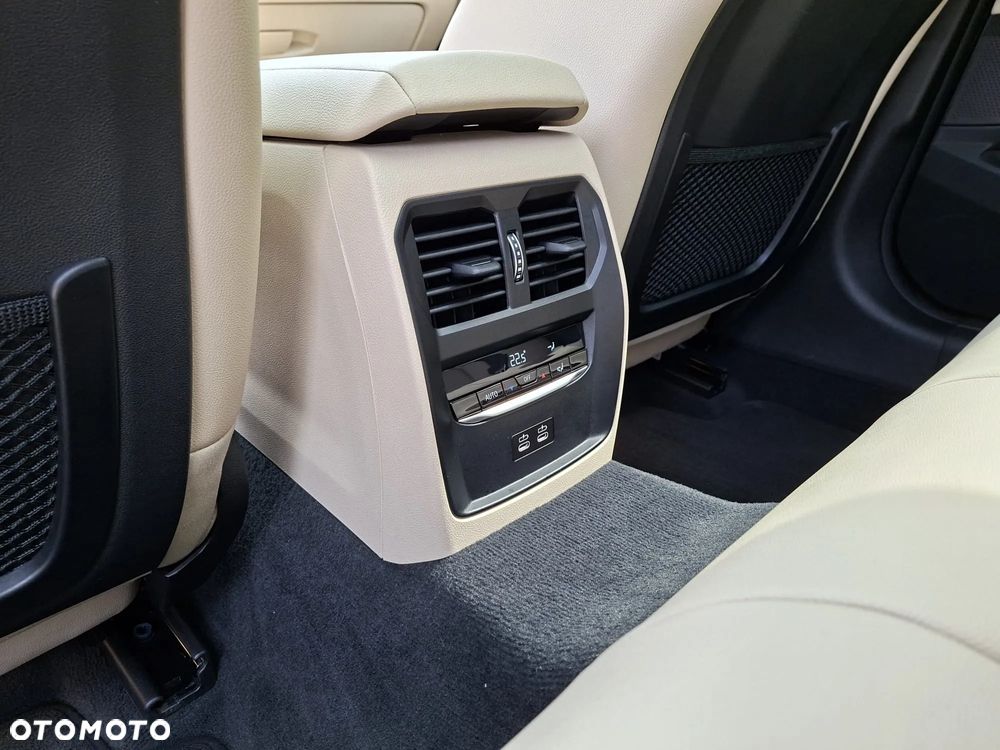 BMW Seria 3 320e PHEV xDrive - 12