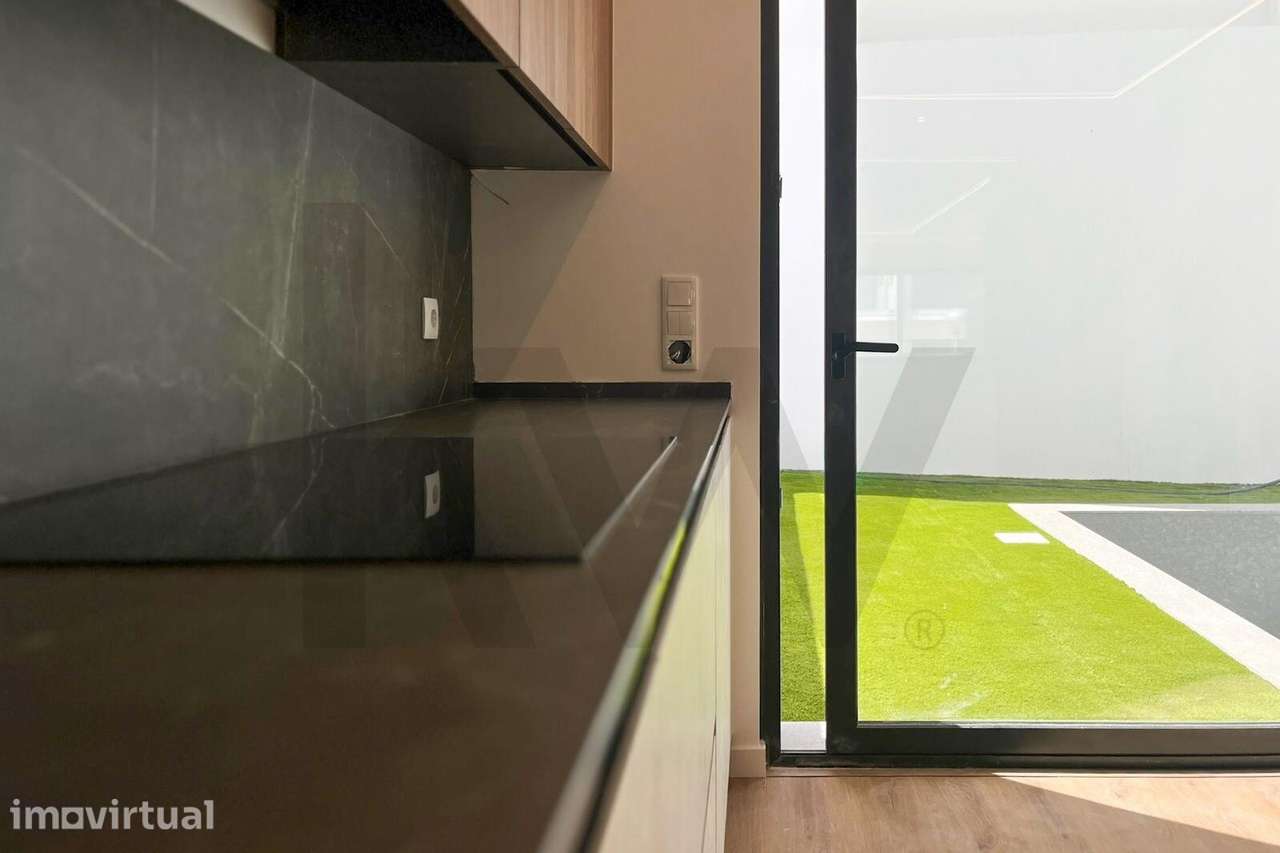 Moradia Nova de Luxo com Vista Mar  – 3 Suites, Piscina e Acabamentos - Grande imagem: 3/26