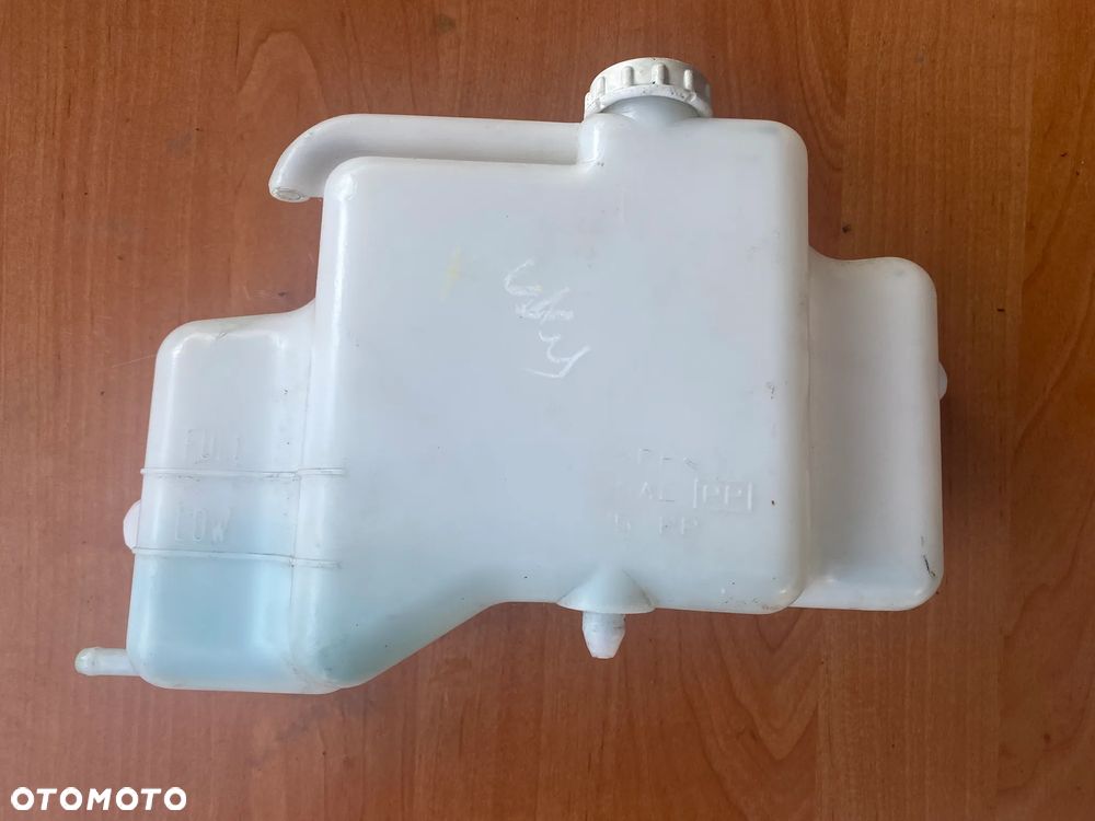 ZBIORNIK WYRÓWNAWCZY PŁYNU CHŁODZĄCEGO MITSUBISHI L200 - 2