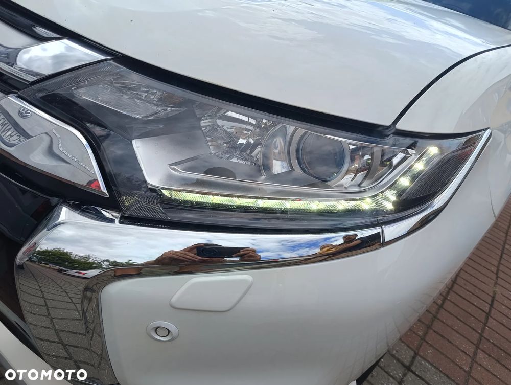 Mitsubishi Outlander 2.4 4WD Diamant+ - 18