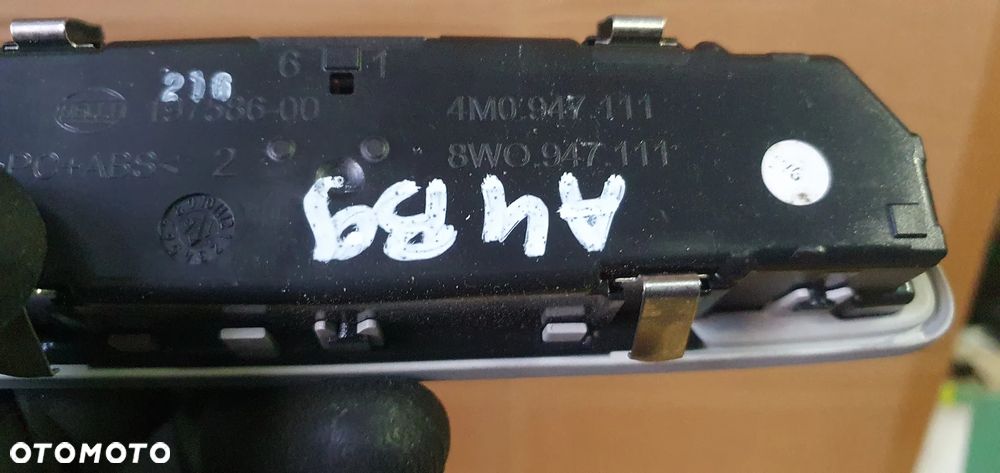 Lampka oświetlenie kabiny podsufitki Audi A4 B9 4M0947111 8W0947111 - 9