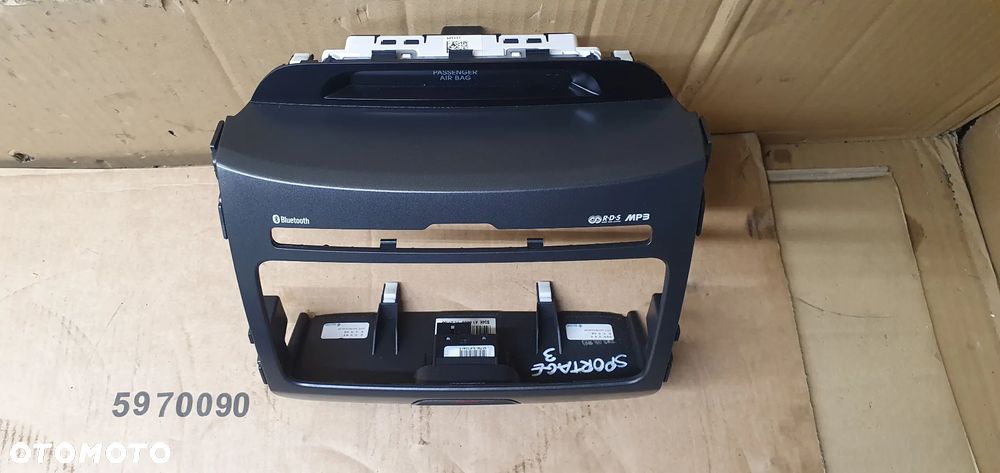 Ramka dekor radia konsoli włącznik awaryjnych Kia Sportage III - 2