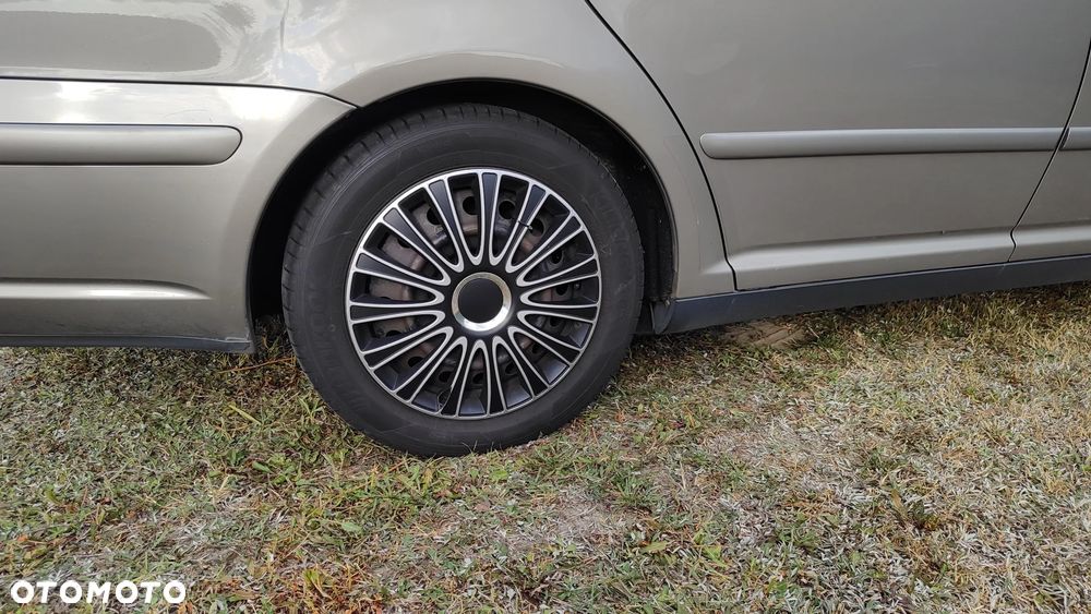 Toyota Avensis 1.6 VVT-i Luna - 10