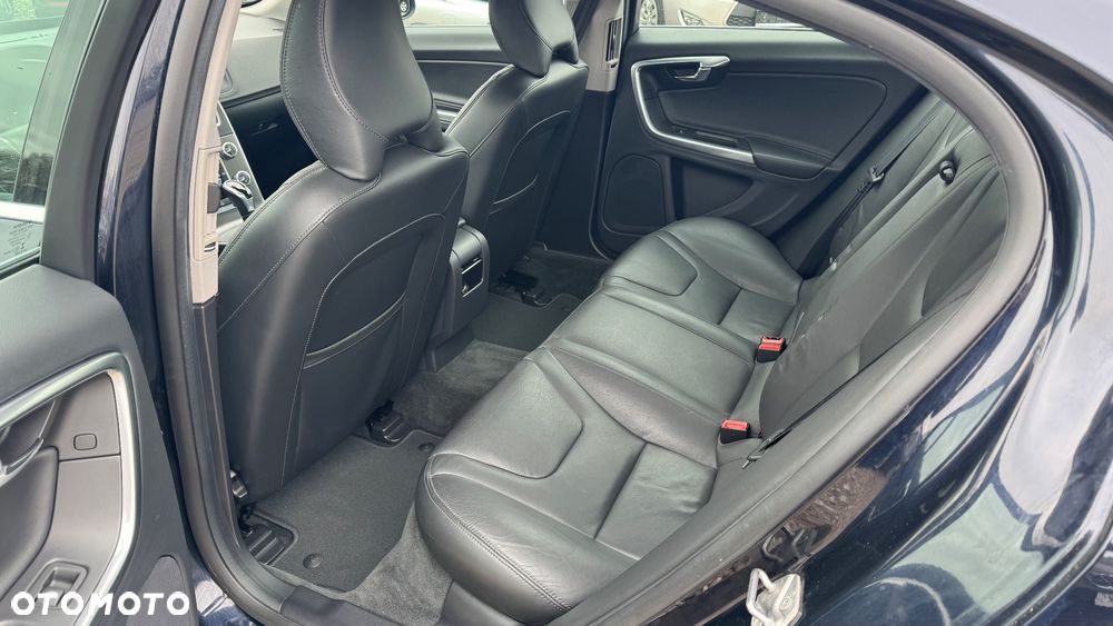 Volvo S60 D3 Geartronic Momentum - 27