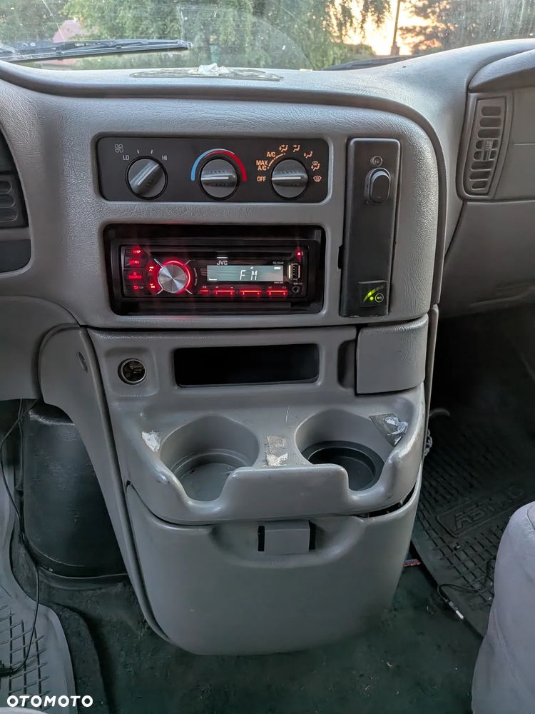 GMC Safari - 14