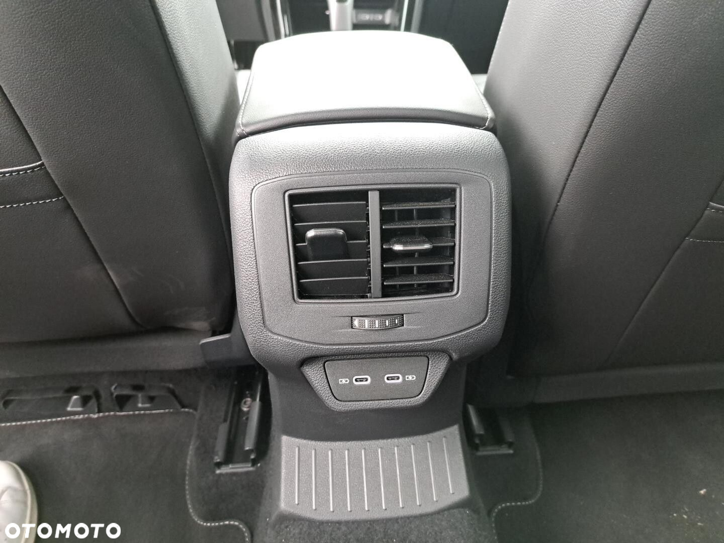 Volkswagen T-Roc - 22