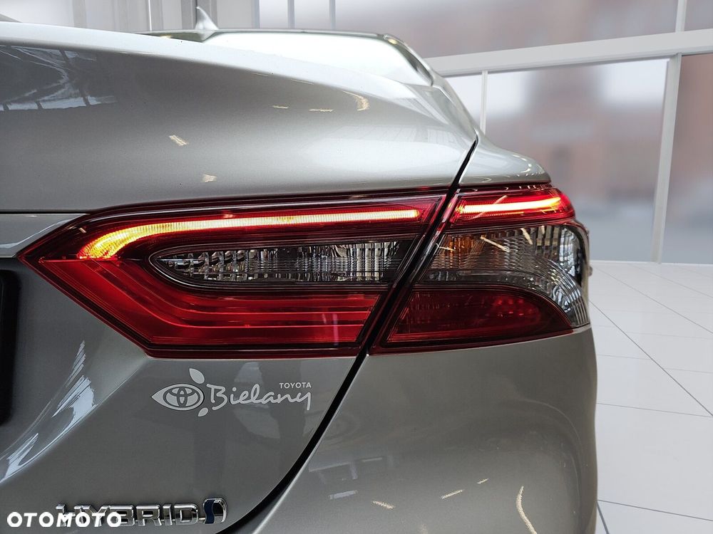 Toyota Camry 2.5 Hybrid Comfort CVT - 24