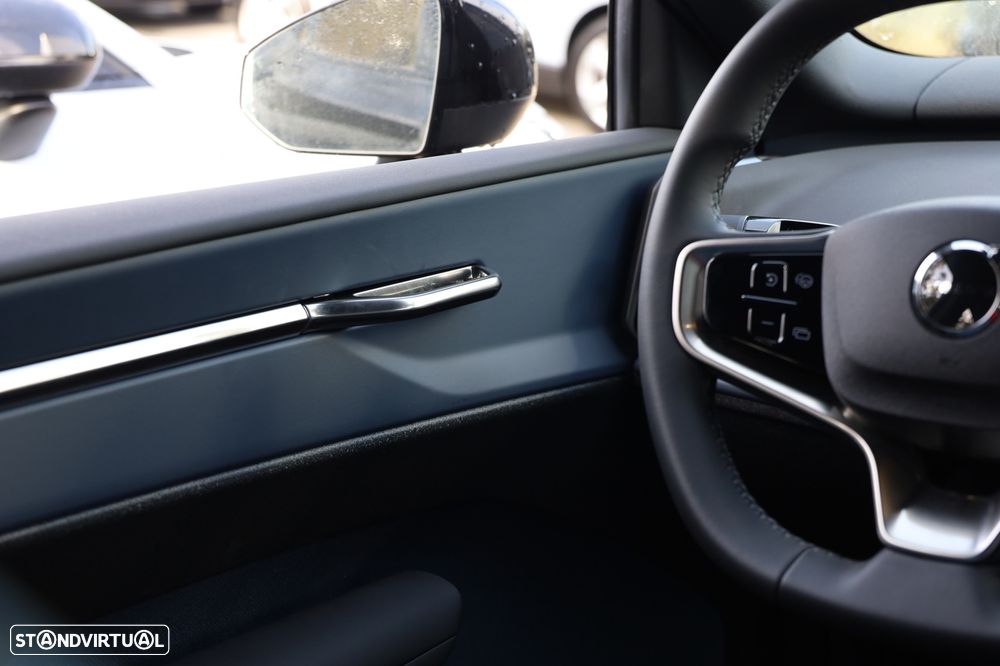 Volvo EX30 69 kWh Single Motor Extended Range Black Edition - 24