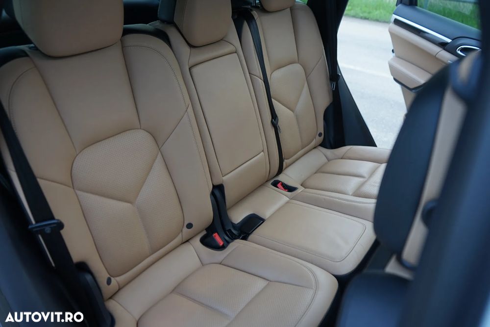 Porsche Cayenne - 17