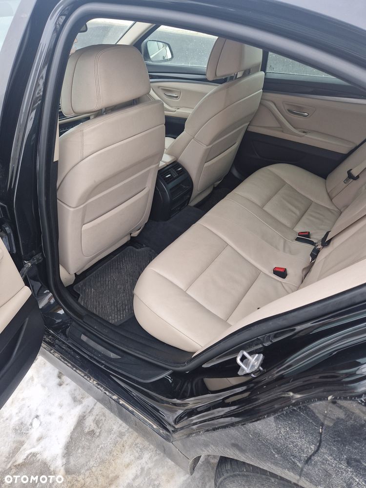 BMW Seria 5 528i xDrive - 8