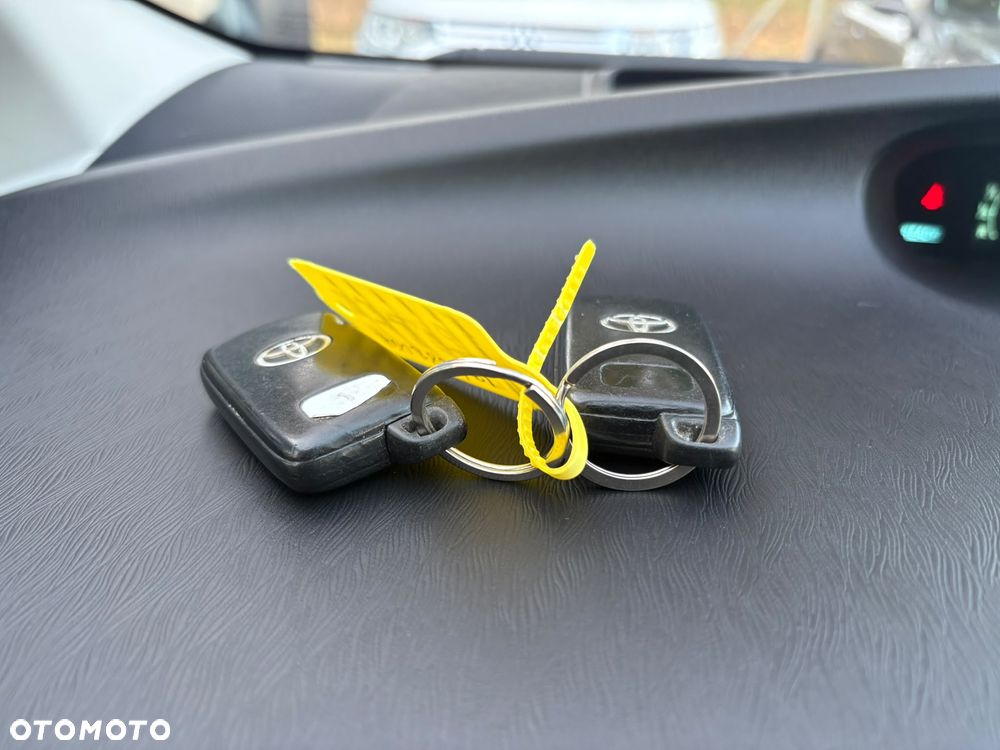 Toyota Prius 1.8 HSD Premium - 17