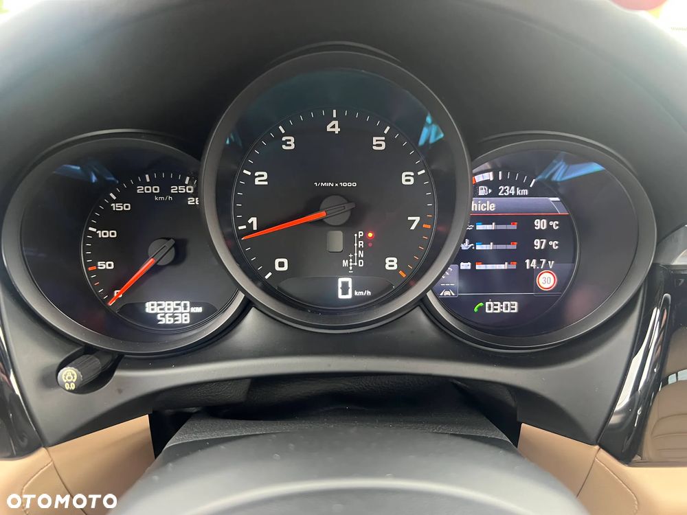 Porsche Macan Standard - 22