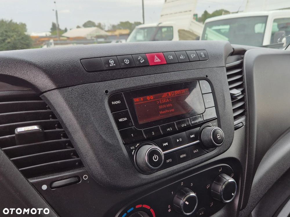 Iveco Daily 35C14, Kontener 8PAL, Winda 750KG, klimatyzacja - 16