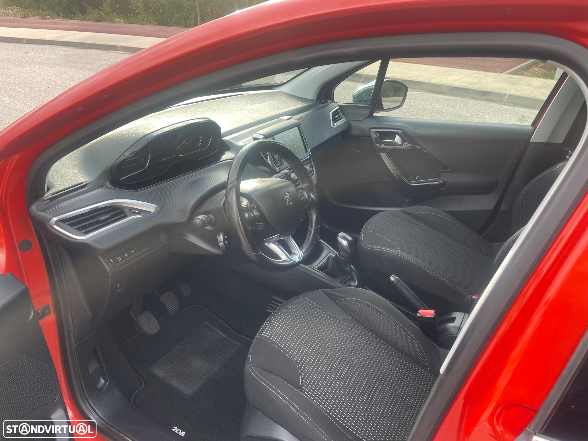 Peugeot 208 1.2 PureTech Allure - 6